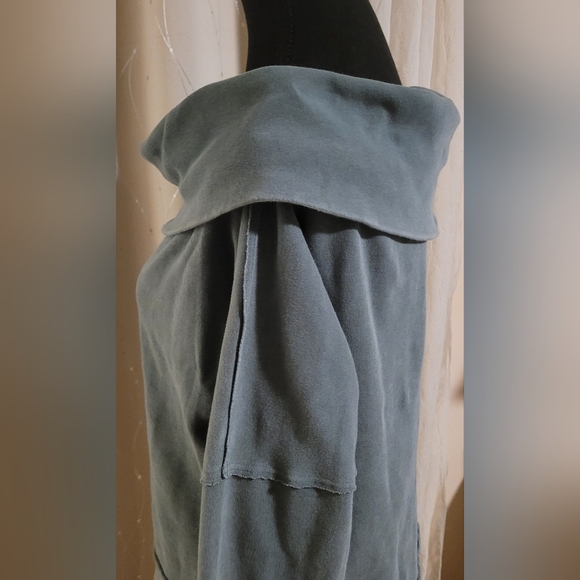 ​Free People Not The Same Top in Steel Sea Slouchy Raw Hem Tee Size Medium - Picture 4 of 13